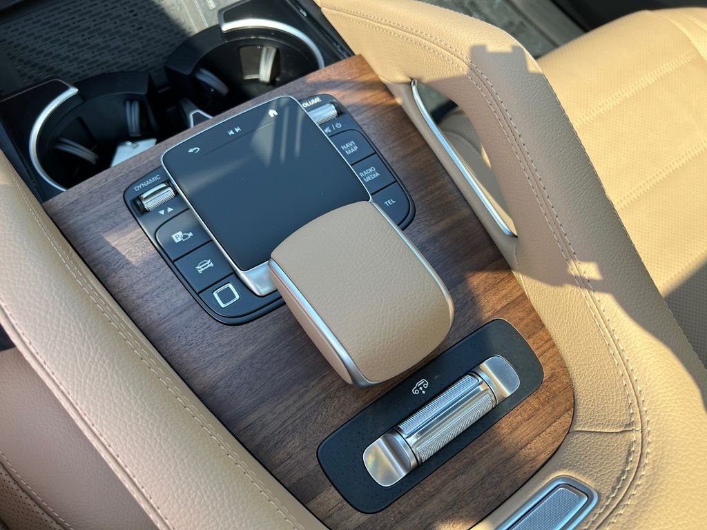New 2026 MANUFAKTUR Ireland Mid Green Metallic Mercedes-Benz GLS 450 image 22