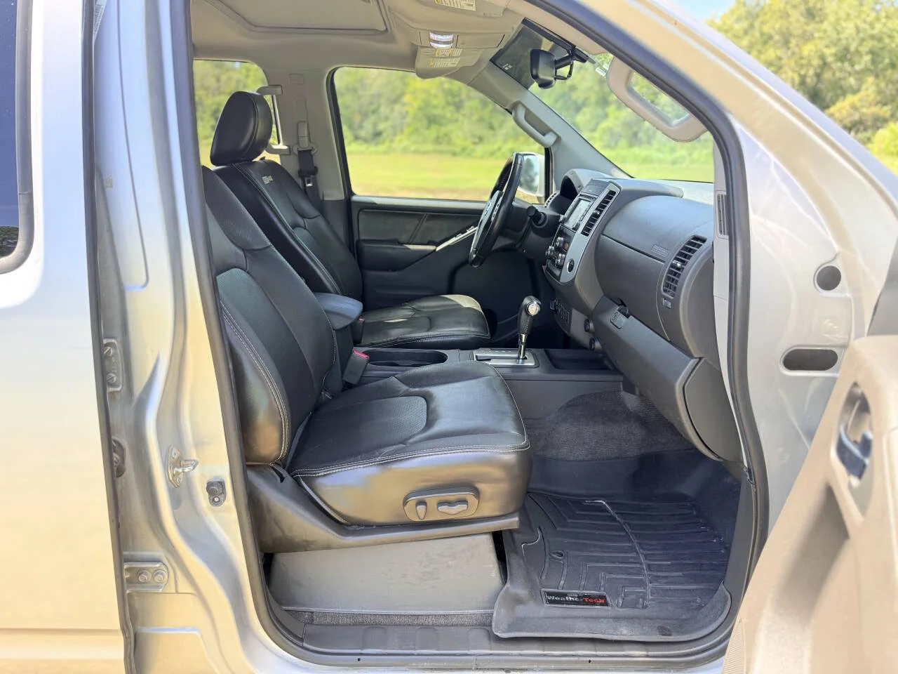 Used 2016 Silver Nissan PRO 4X 4x4 4dr Crew Cab 5 ft. SB Pickup 5A image 20