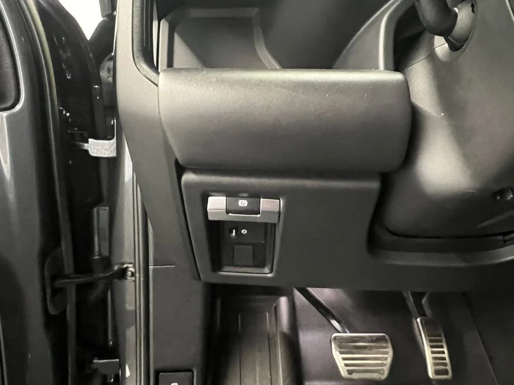 Used 2023 Carpathian Grey Premium Metallic Land Rover V8 AWD Carpathian Edition image 19