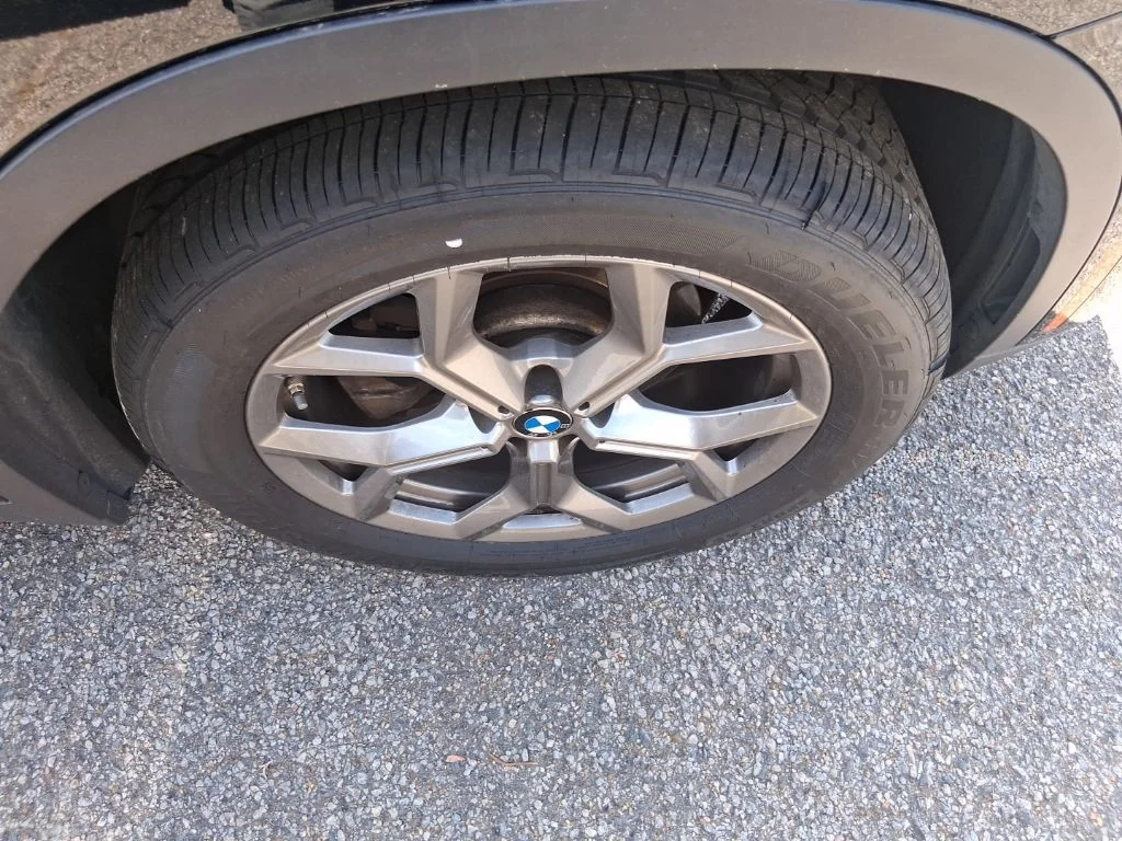 Used 2021 Black BMW xDrive30i image 7