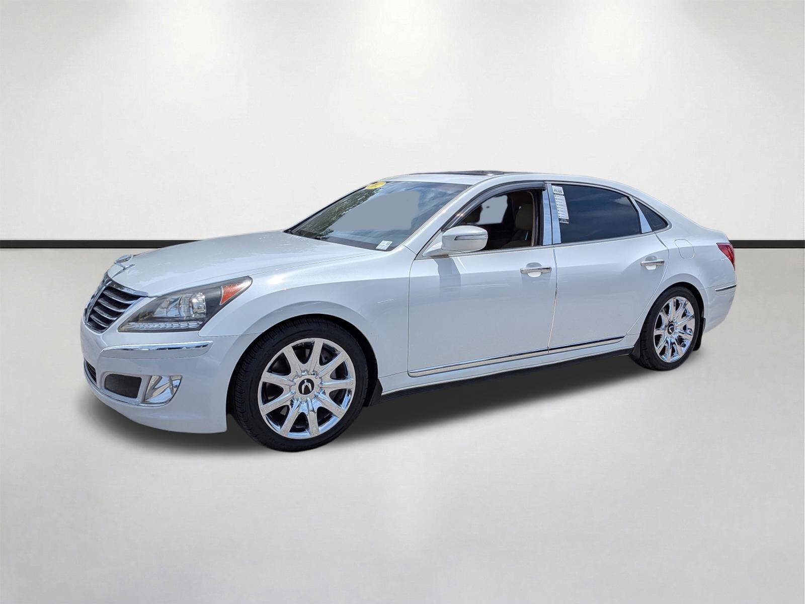 Used 2012 White Satin Pearl Hyundai Signature image 8