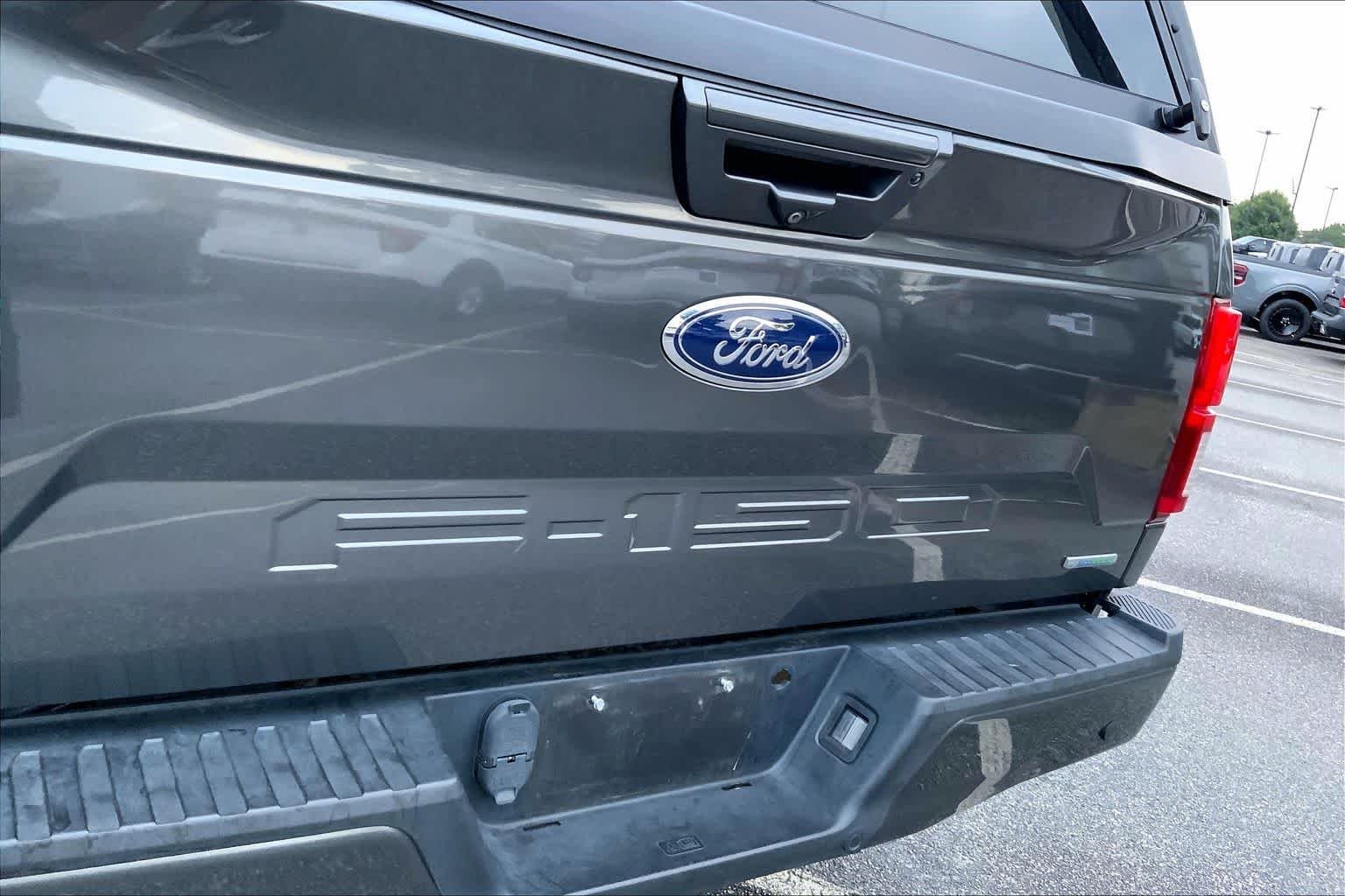 Used 2018 Magnetic Metallic Ford LARIAT image 10