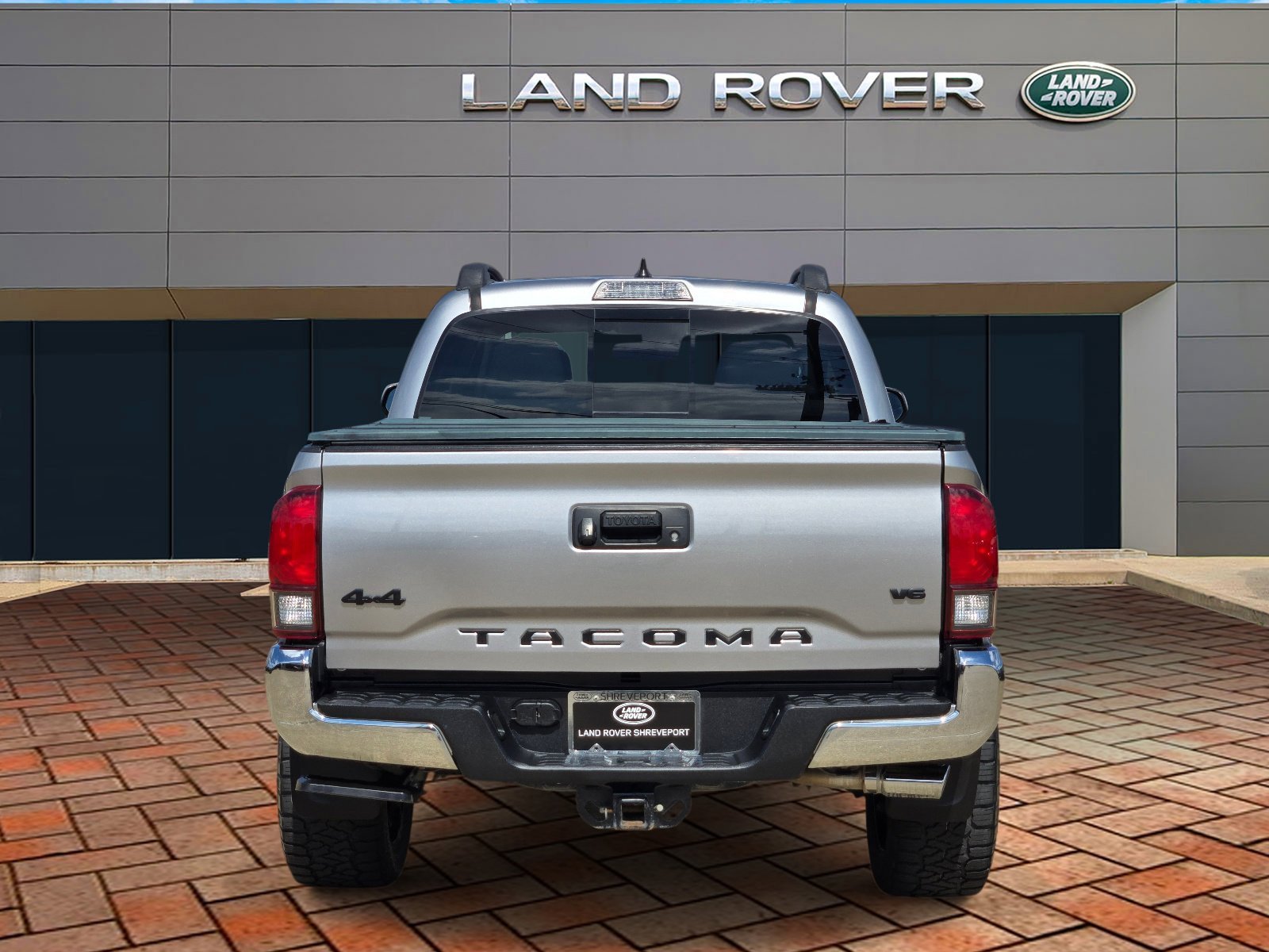 Used 2019 Magnetic Gray Metallic Toyota SR5 image 5