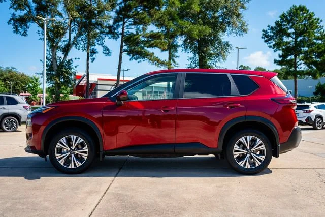 Used 2023 Scarlet Ember Tintcoat Nissan SV image 2
