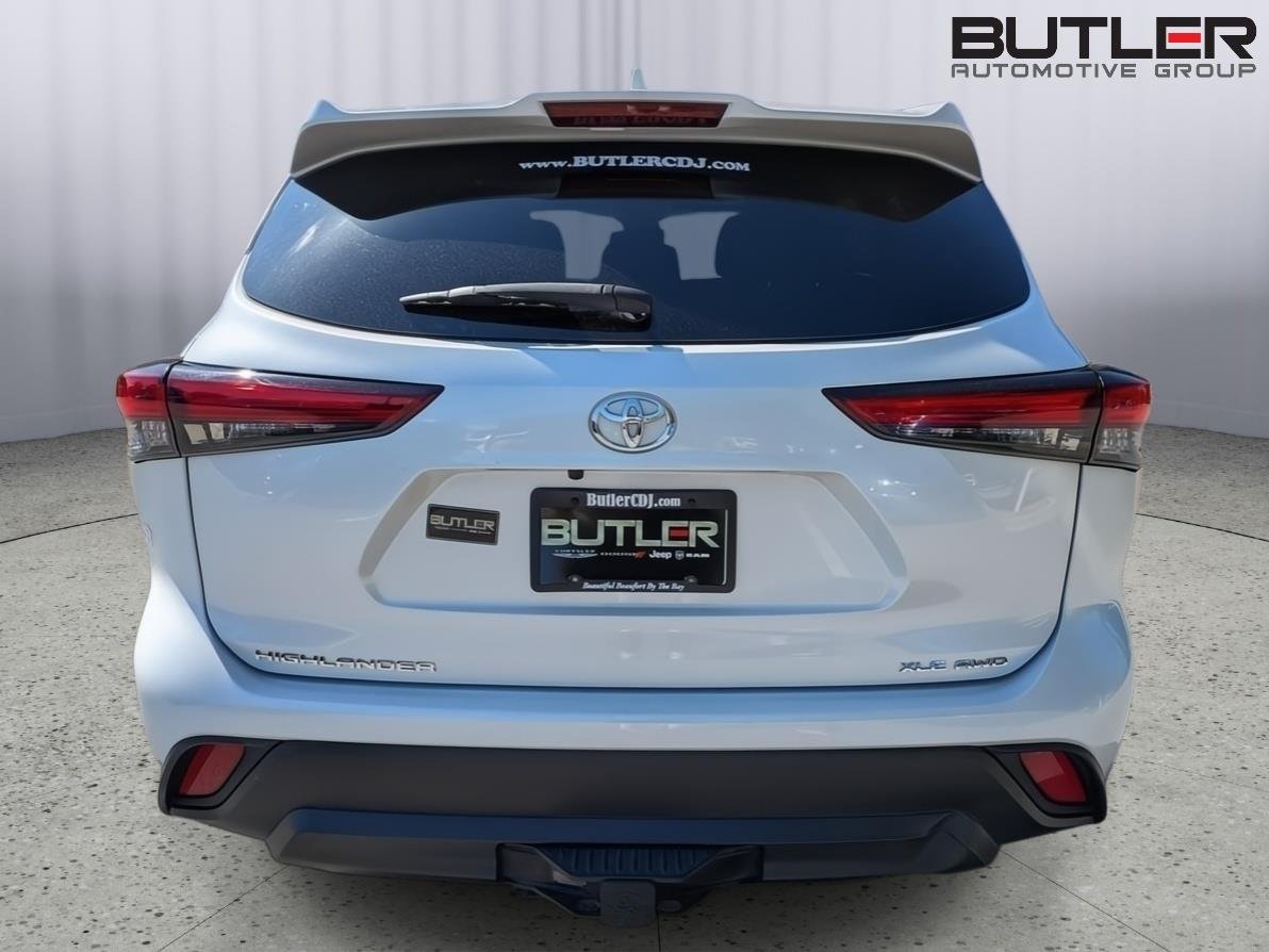 Used 2022 Wind Chill Pearl Toyota XLE image 7