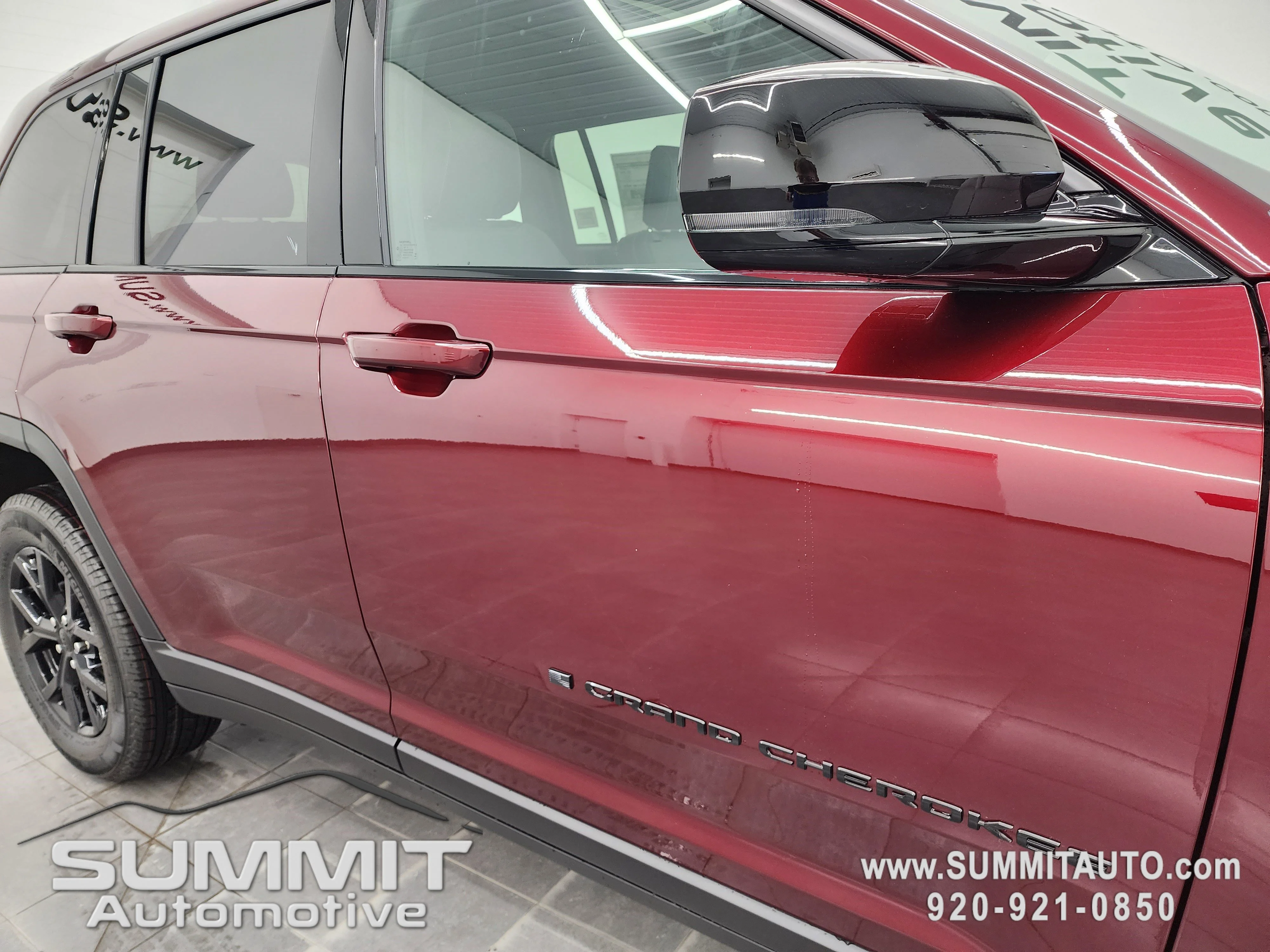 New 2026 Velvet Red Pearl-Coat Exterior Paint Jeep Altitude image 24