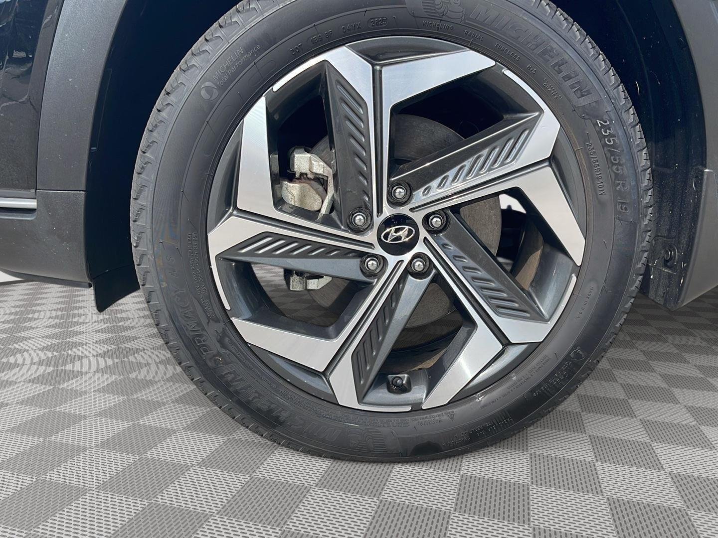 Used 2024 Black Pearl Hyundai SEL image 12