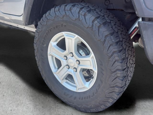 Used 2019 Silver Jeep Unlimited Sport S image 28