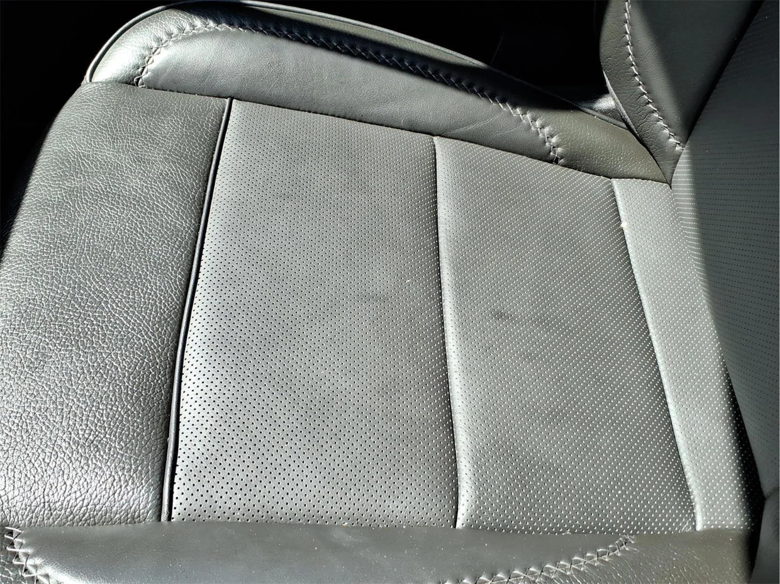 Used 2024 Onyx Black GMC Denali DRW image 24