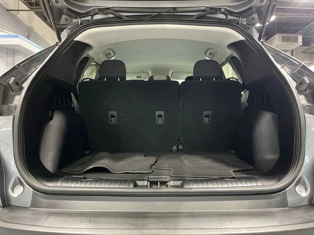 Used 2022 Gray Metallic Ford SE image 33