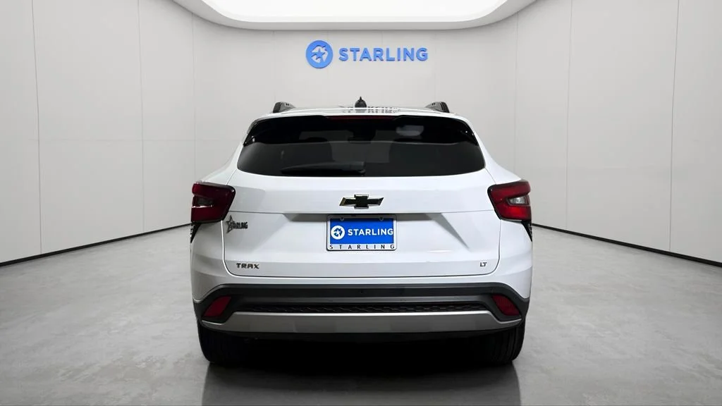 Used 2025 Summit White Chevrolet LT image 8