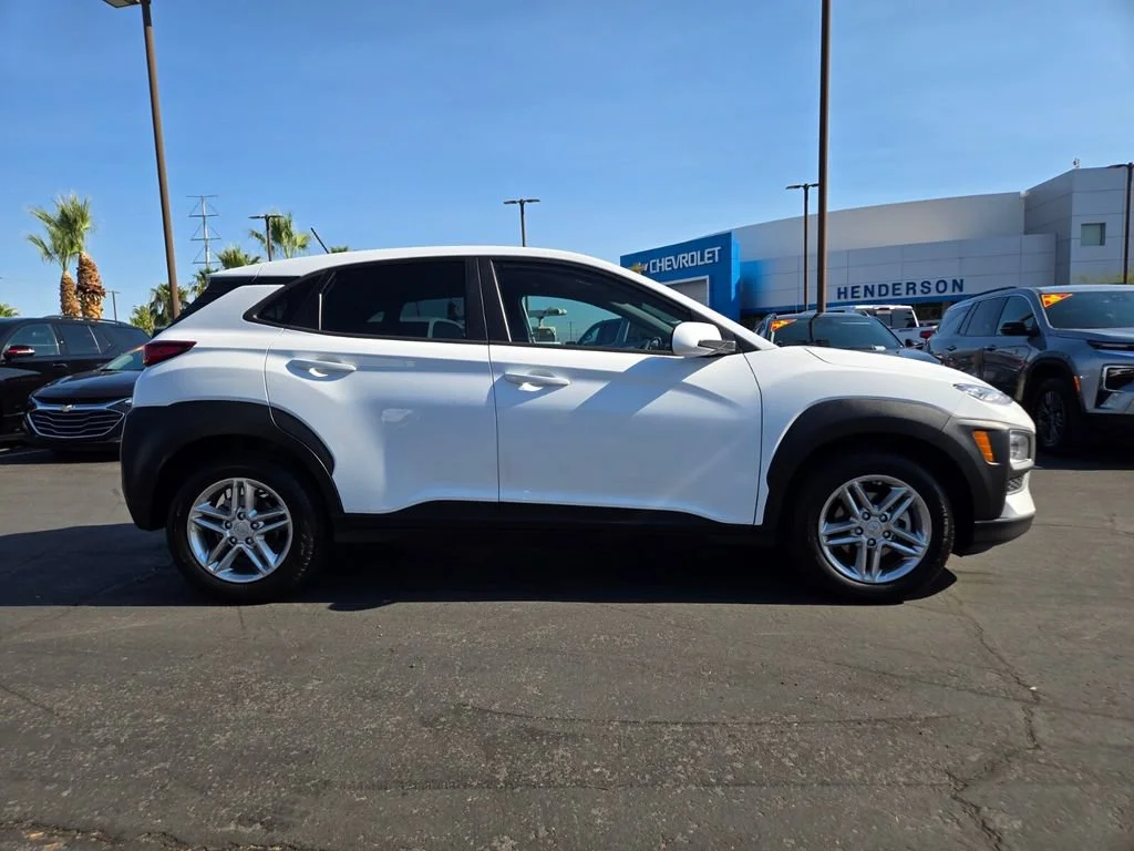 Used 2021 Lunar White Hyundai SE image 7