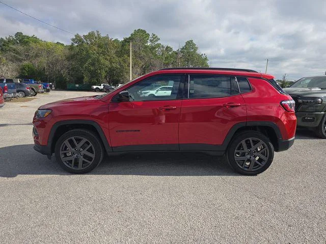 New 2026 Red Hot Pearl-Coat Exterior Paint Jeep Latitude image 3