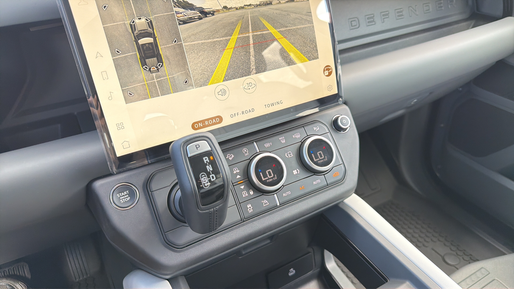 New 2026 Carpathian Grey Land Rover X-Dynamic SE image 24