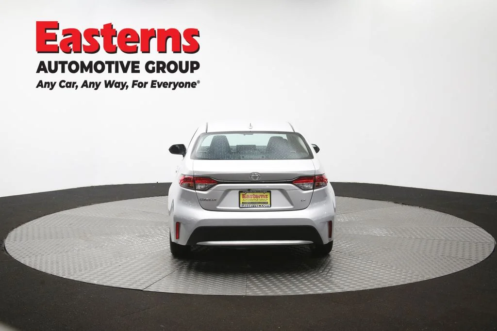Used 2022 Silver Toyota LE image 36