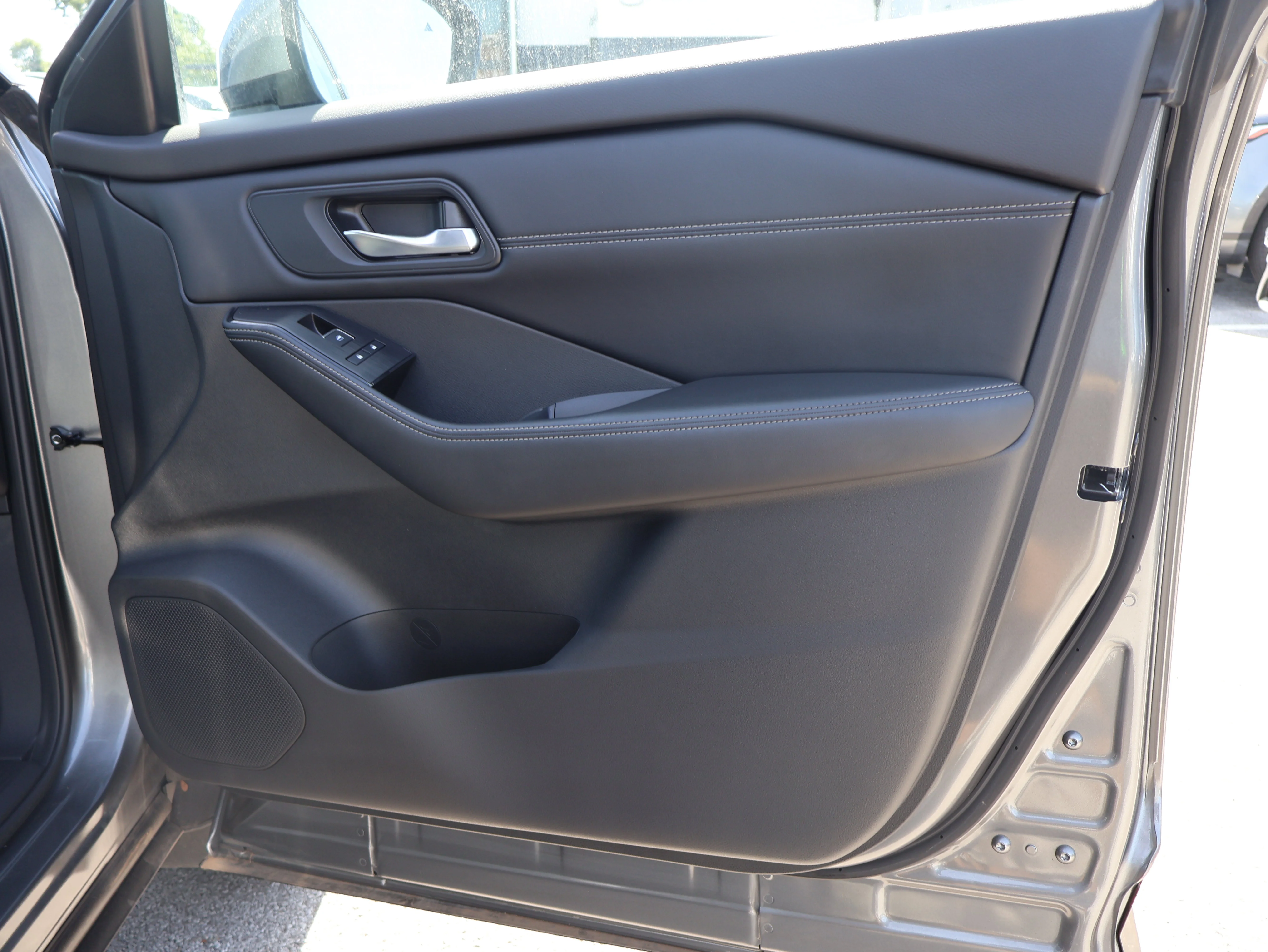 Used 2025 Gun Metallic Nissan SL image 11