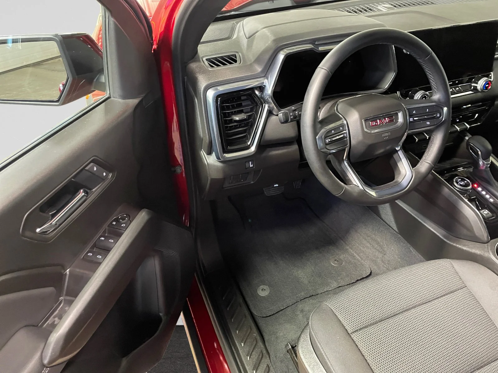 Used 2025 Red GMC Elevation Crew Cab image 11