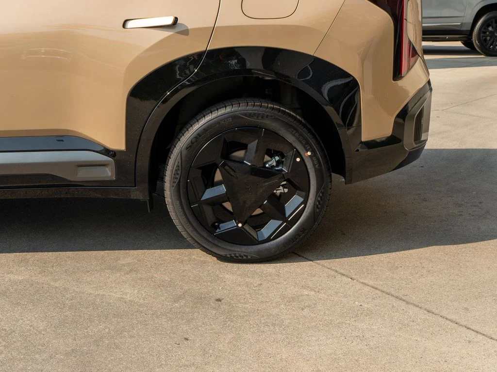 New 2027 Brown Kia X-Line S image 31