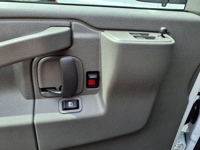 2025 Chevrolet Express Cargo Work Van - Photo 11