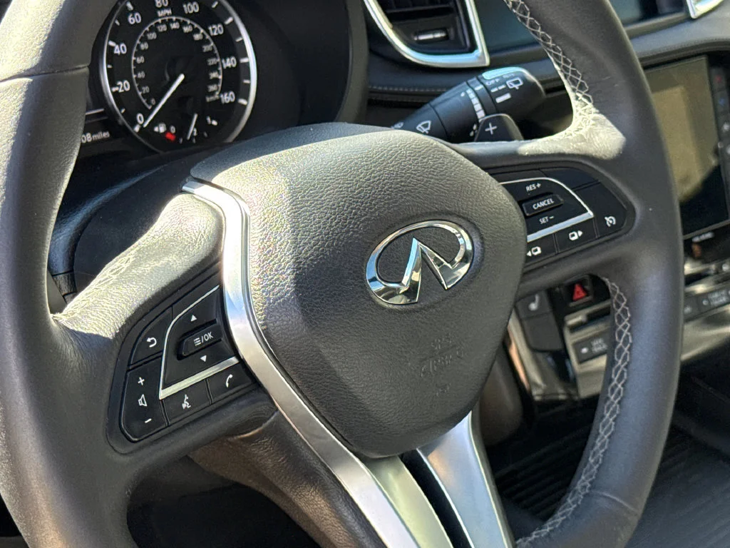 Used 2020 Black Obsidian INFINITI LUXE image 29