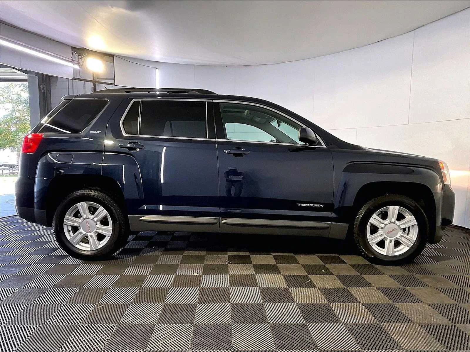 Used 2015 Dark Sapphire Blue Metallic GMC SLT image 8