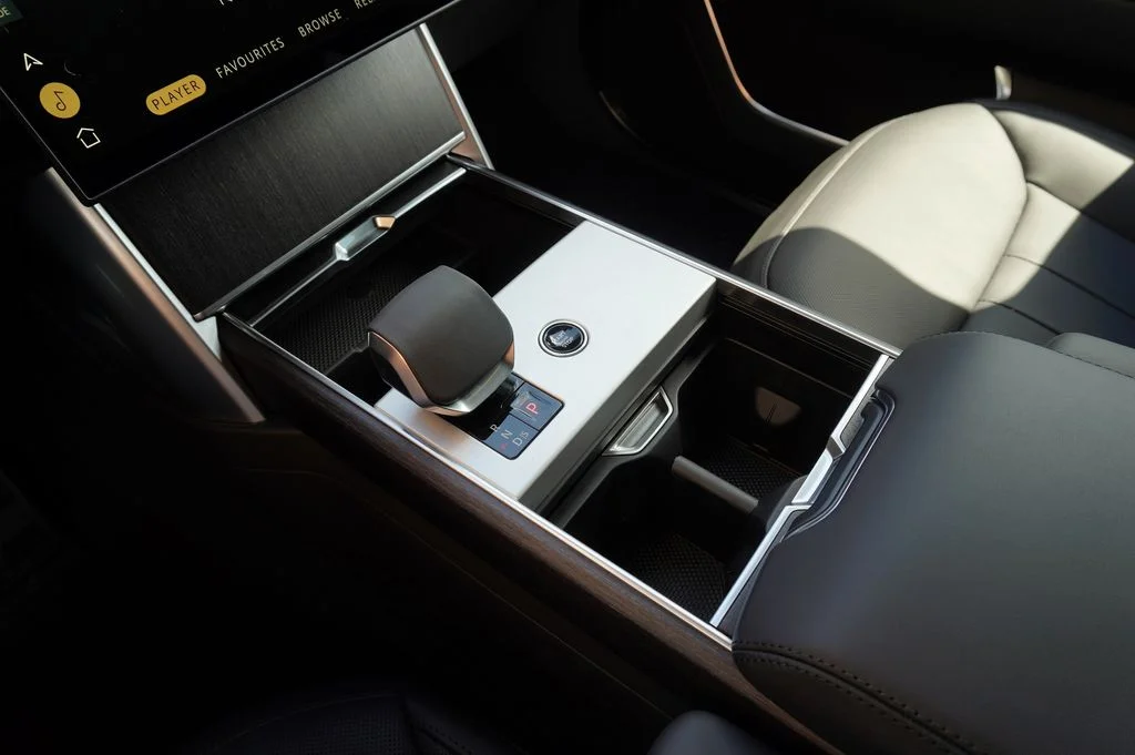 New 2026 Flux Silver Satin Land Rover SE image 28
