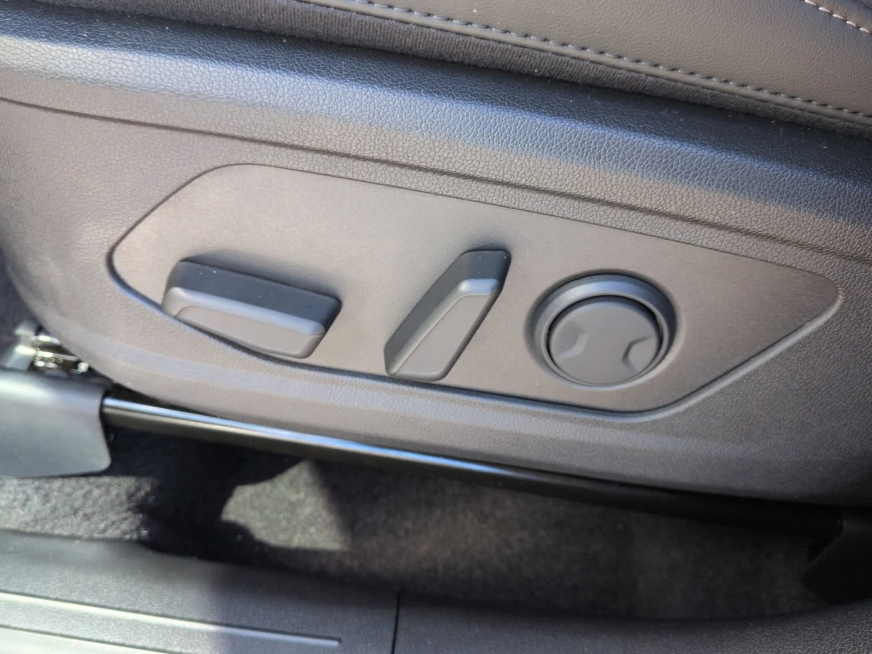 New 2026 Ivory Silver Kia S image 14