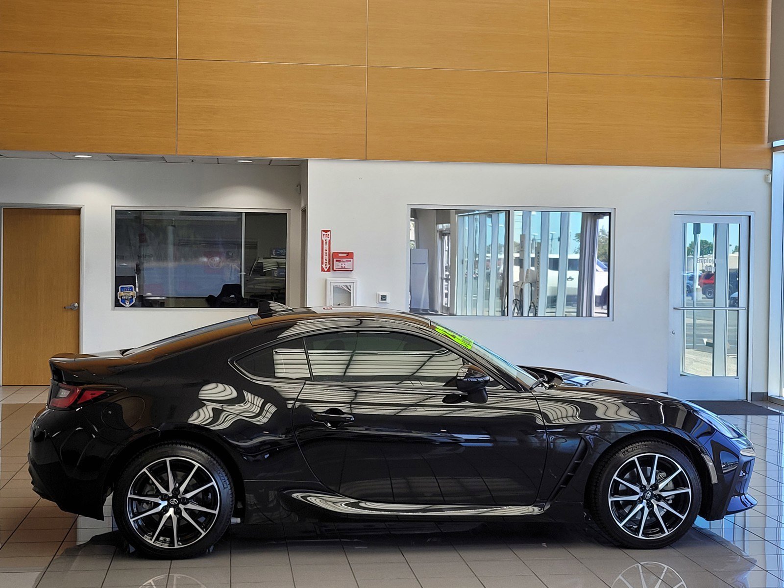 Certified Used 2023  Toyota BASE image 3