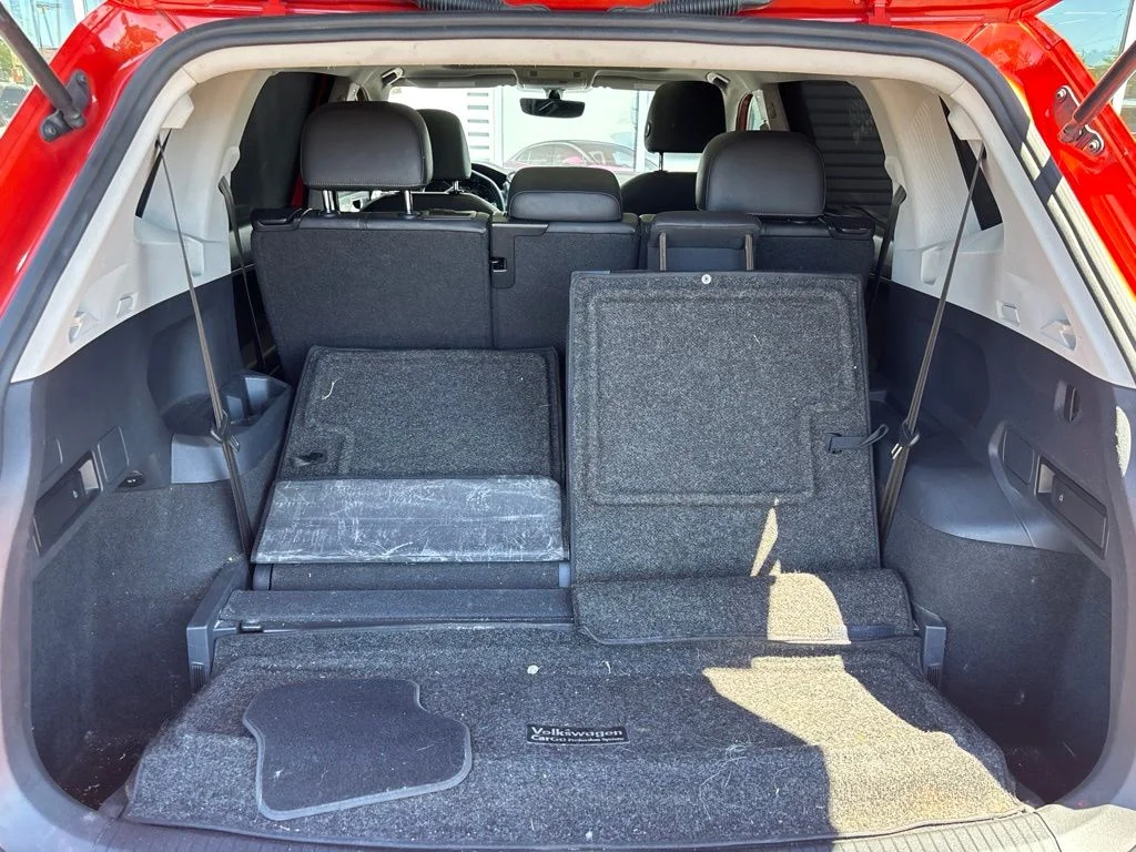 Used 2018 Orange Volkswagen 2.0T SE image 17