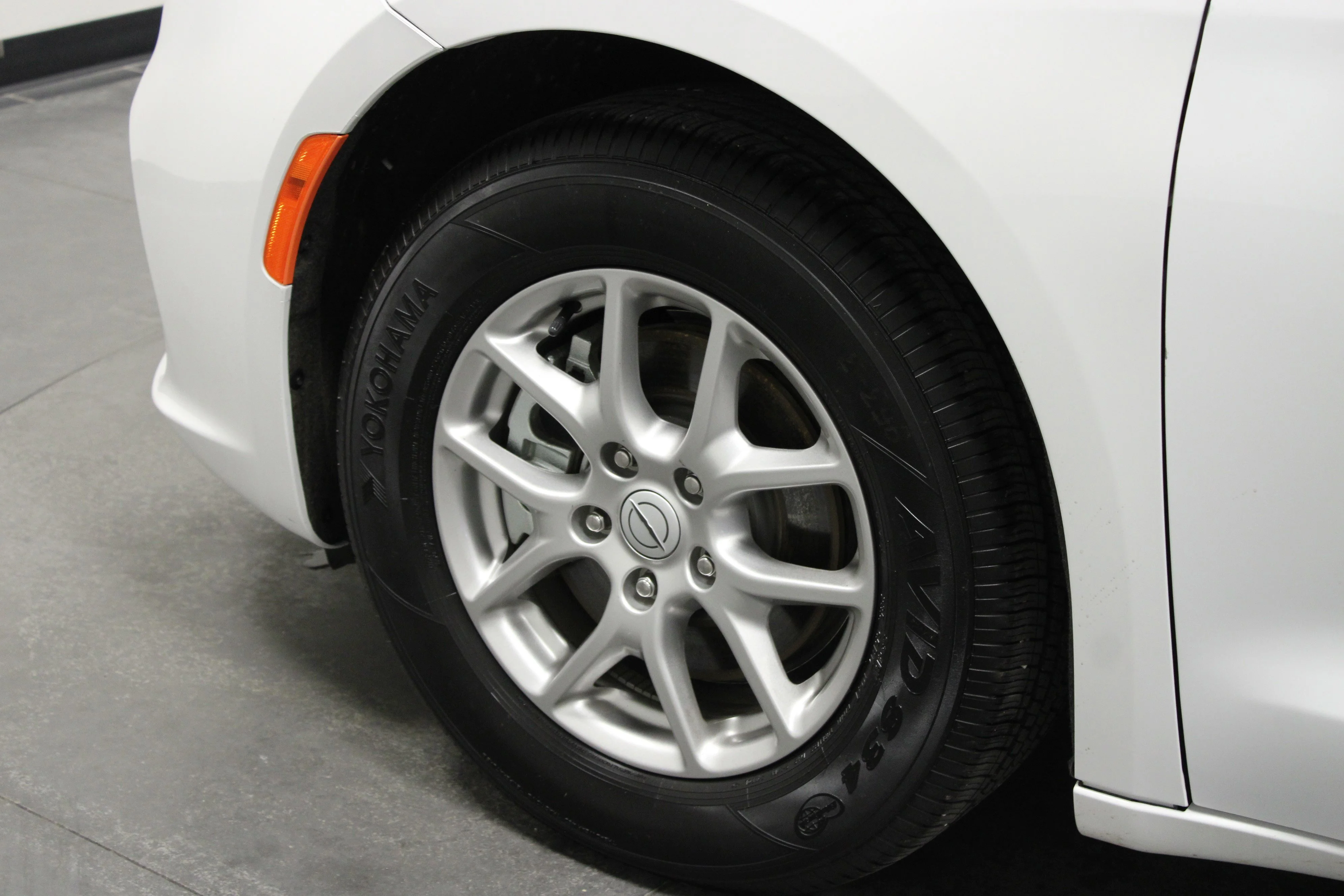 Used 2025 Bright White Clearcoat Chrysler Select image 10