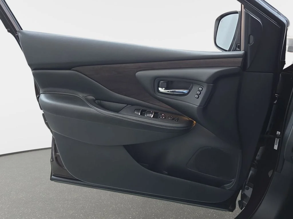 Used 2019 Brown Nissan Platinum image 28