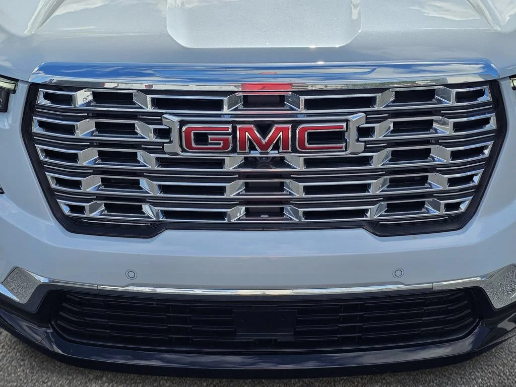 Used 2026 Glacier White Tricoat GMC Denali image 3