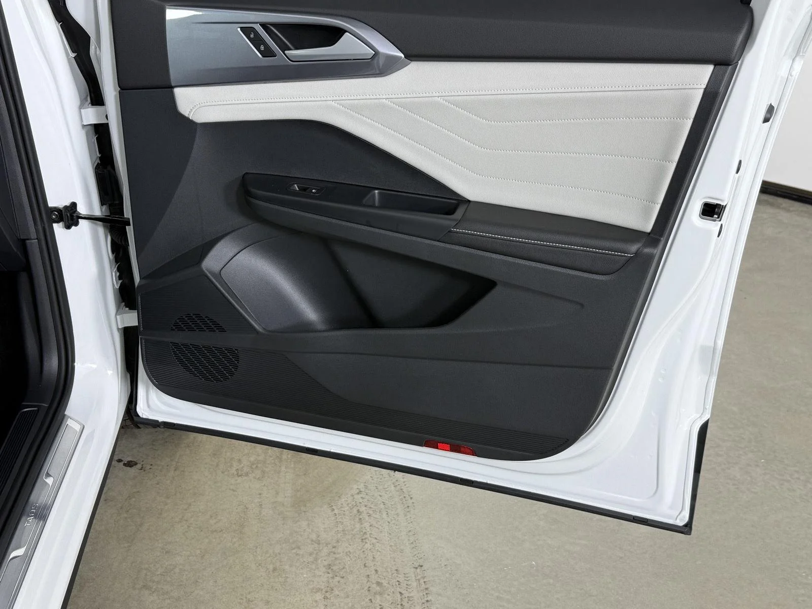 New 2027 Pure White Volkswagen SEL image 15
