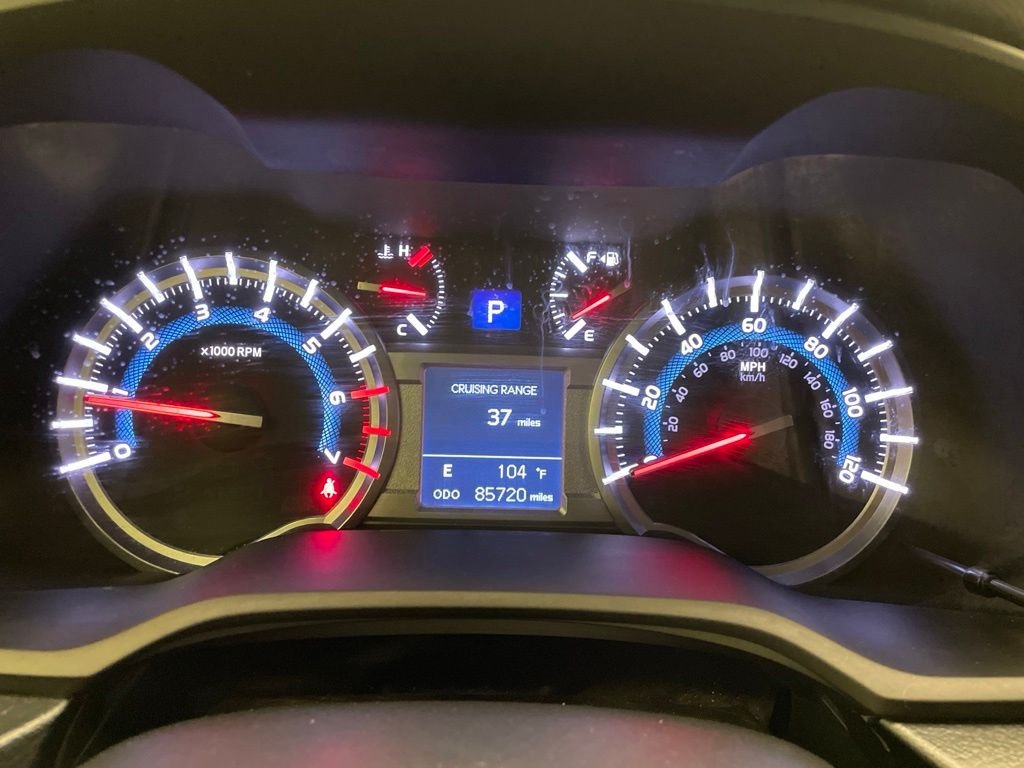 Used 2018 Gray Toyota SR5 image 12