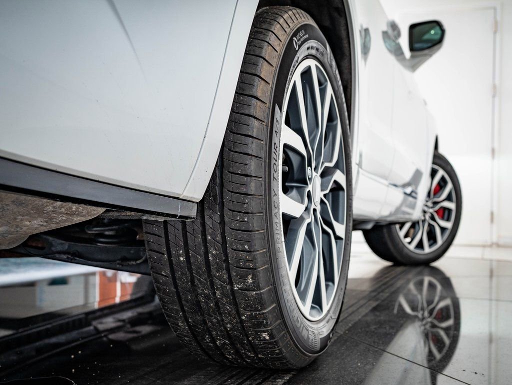 Used 2023 White Cadillac Sport image 41