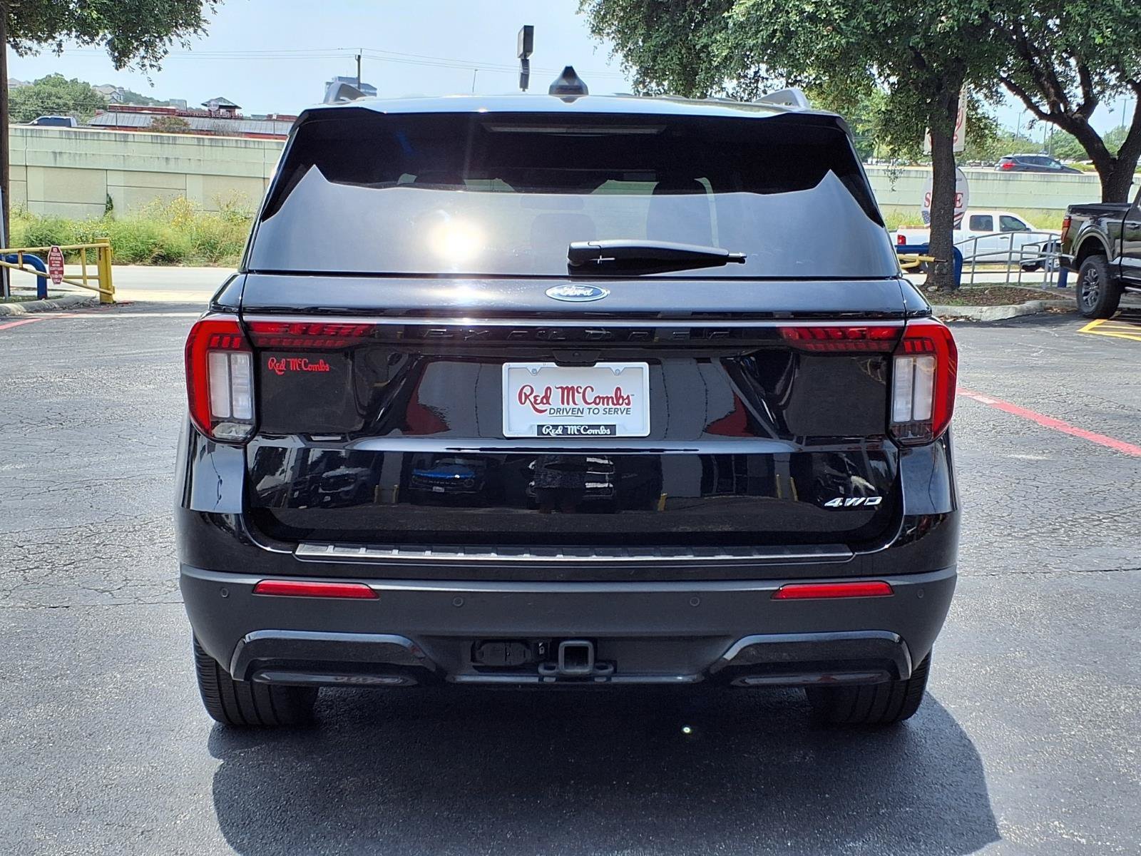 Used 2025 Agate Black Metal Ford ST-Line image 6