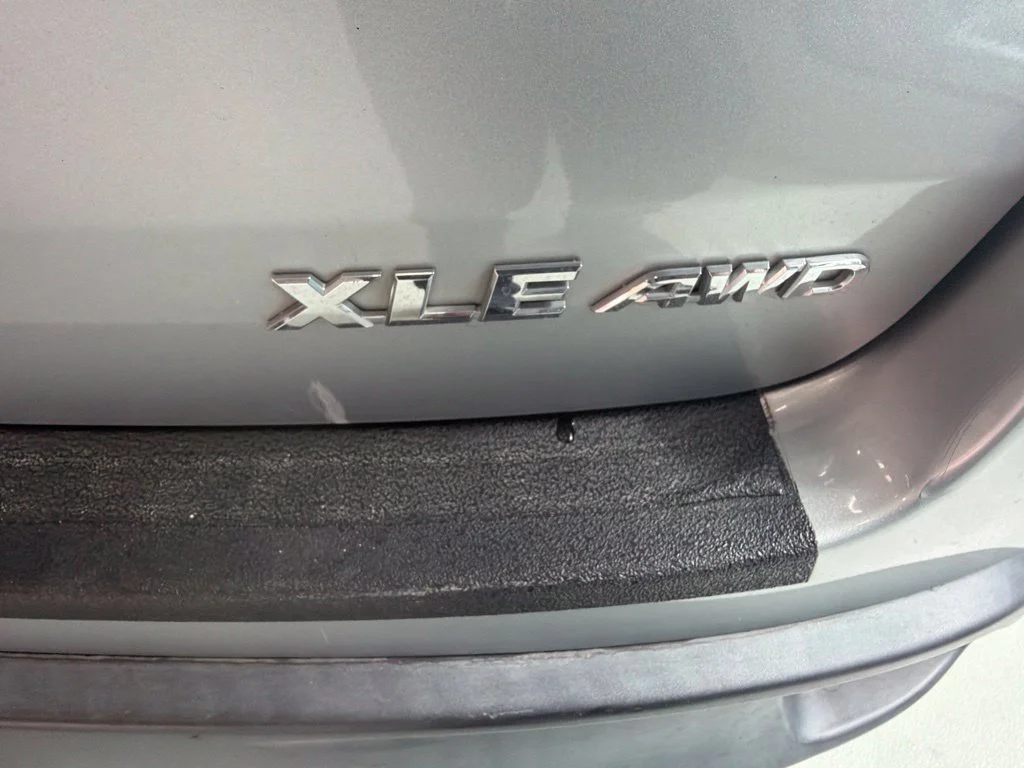 Used 2019 Silver Toyota XLE image 9