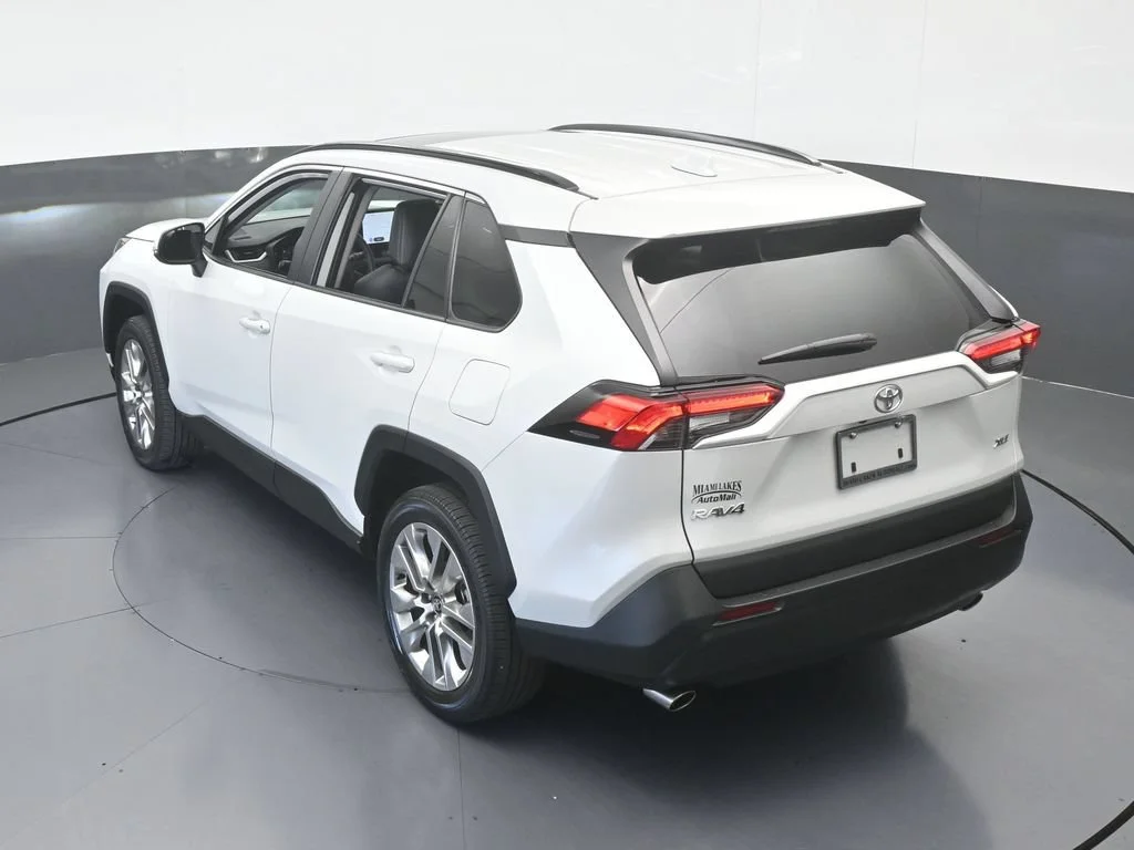 Used 2025 White Toyota XLE Premium image 46