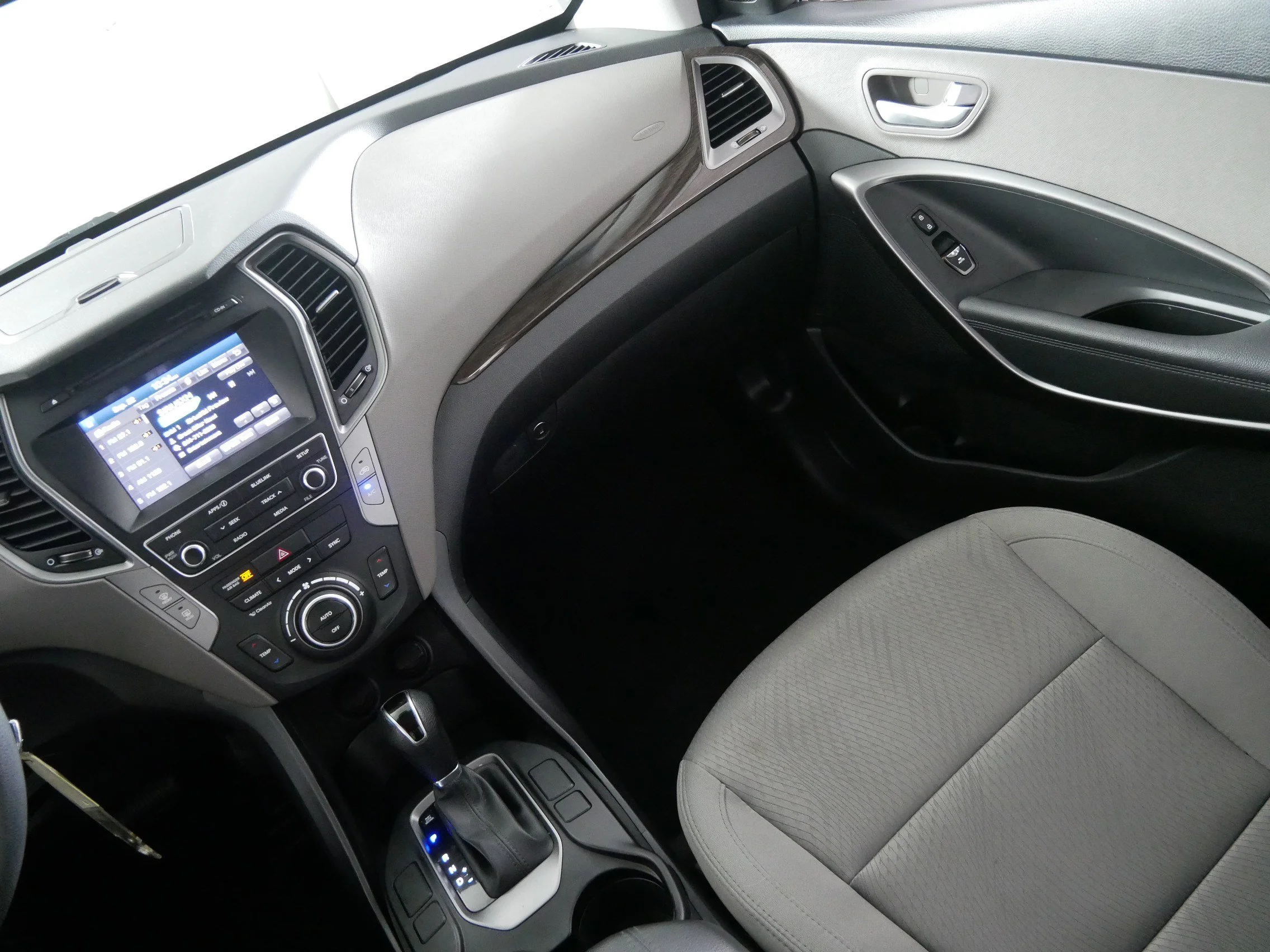 Used 2017 Frost White Pearl Hyundai 2.4L image 11