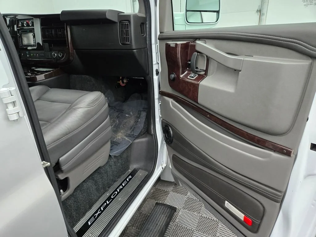 2021 Chevrolet Express Cargo Work Van - Photo 29