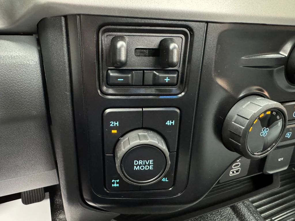 New 2027 Oxford White Ford F-250® XL image 20