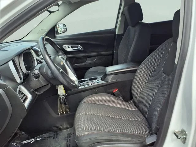 Used 2017 SUMMIT WHITE Chevrolet LT image 24