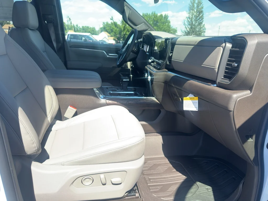 New 2026 Glacier White Tricoat GMC SLT image 18