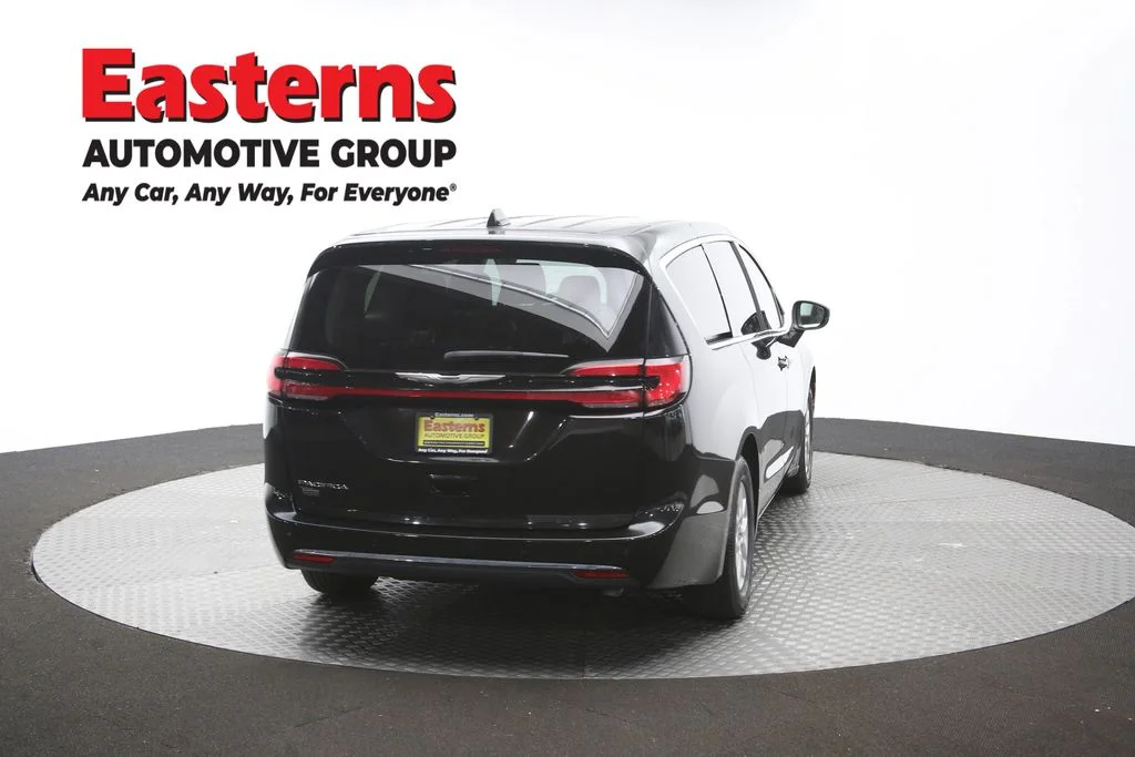 Used 2023 Black Chrysler Touring L image 39