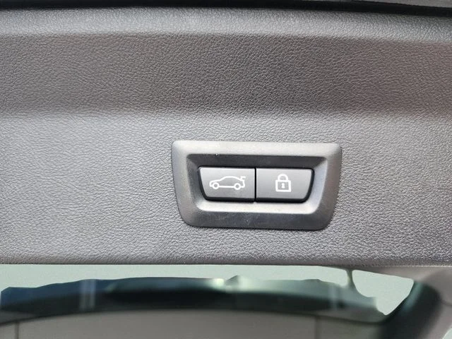 Used 2022 Black BMW xDrive30i image 17