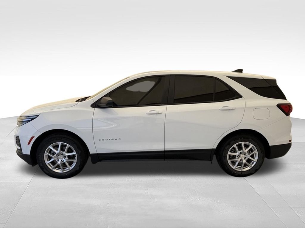 Used 2022 Summit White Chevrolet LS image 9