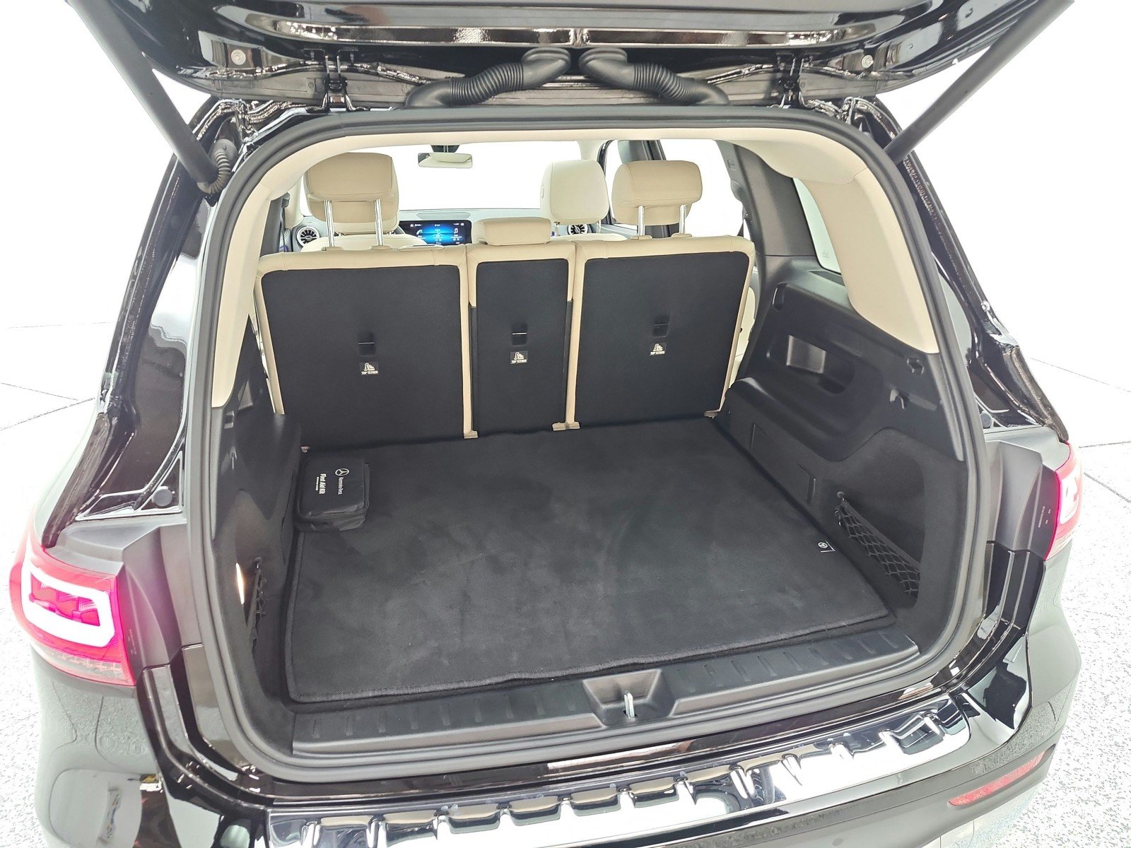 Used 2023 Night Black Mercedes-Benz GLB 250 SUV image 22