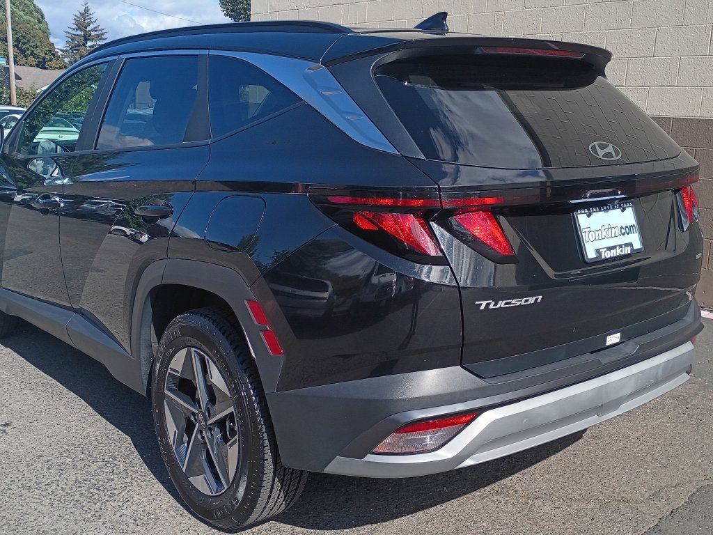 Certified Used 2025 Black Hyundai SEL image 6