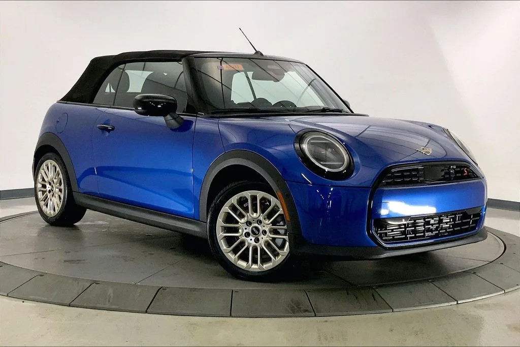 2026 MINI Convertible Cooper S Signature's photo
