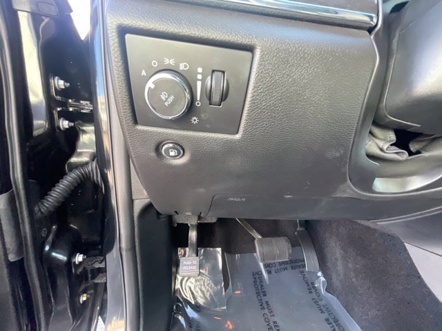 Used 2018 Diamond Black Jeep Limited image 19